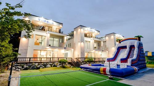 Ansan House | Daebudo the White Pool Villa