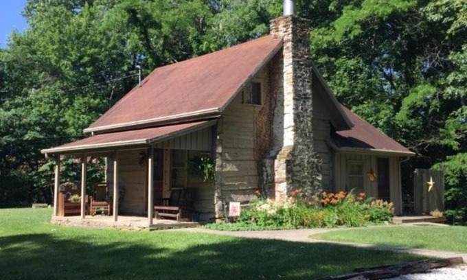 Nashville House | Daffodil Hill