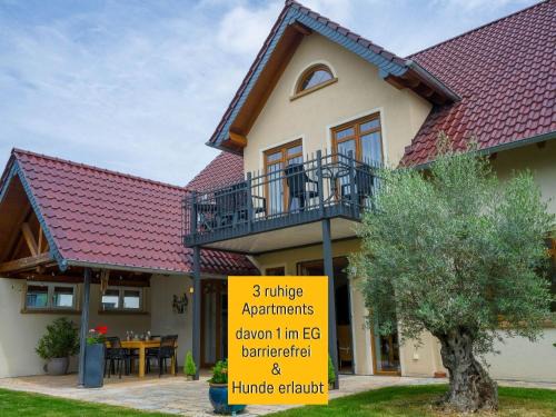 Bretzenheim Apartment | Dahem-Apartments - ruhig Parkplatz Rhein Main Gebiet gut erreichbar - App 1 barrierefrei mit Kamin Garten und Hund - App 2 mit Balkon