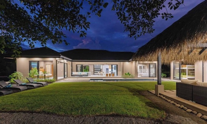 Tamarindo House | Daily Housekeeping, Beach club membership and space for up to 20 guests!