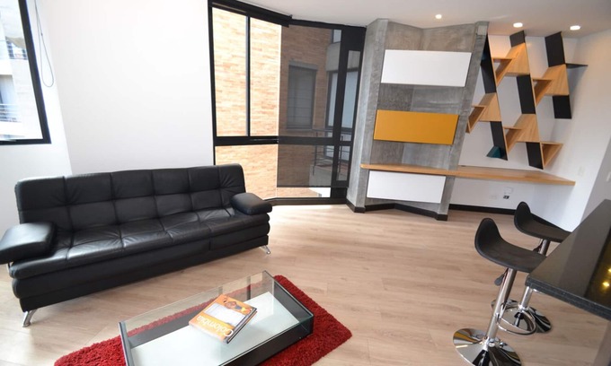 Calle 100 Apartment | DAISY B - 1 Br. Executive Apartment with balcony & squash court