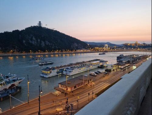 Inner City Budapest Apartment | Danube Wonder View apartment