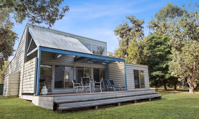 Forge Creek House | Dargo - Waterfront Retreat: Secluded lodges perfect for nature lovers