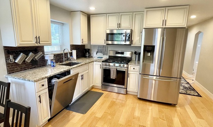 West Highland House | Darling 2 Bedroom unit in Denver, West Highland! Charming, stylish and Walkable!
