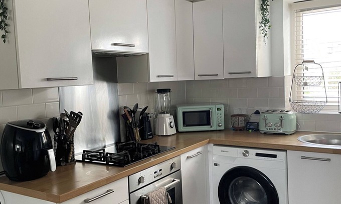 Dartford Apartment | DartfordApartment/2Bed/Balcony/FreeParking/Tv/WiFi