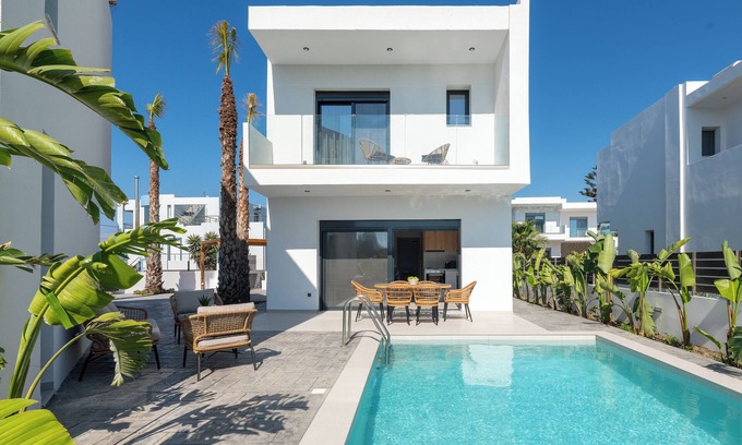 Petaloudes Villa | Davlakos Villa Rea