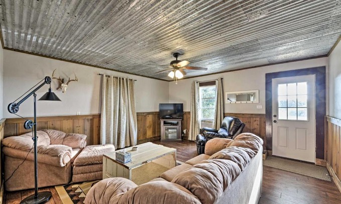 McLennan County House | Day Trip to Waco and Temple House on Cattle Farm