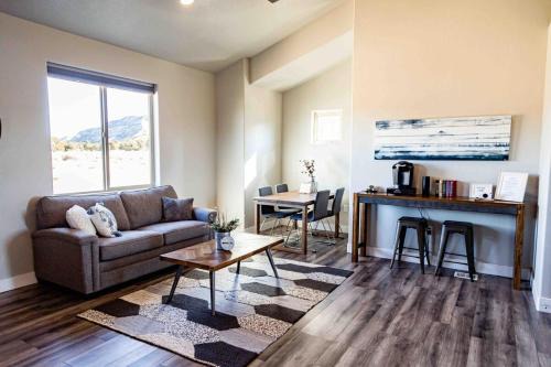 Orderville Apartment | Daybreak Mountain Home Studio East Zion