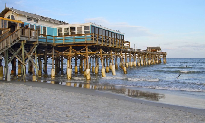 Avon By The Sea Hotel | Days Inn by Wyndham Cocoa Beach Port Canaveral