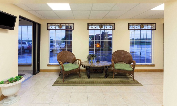 Shawnee Hotel | Days Inn by Wyndham Shawnee