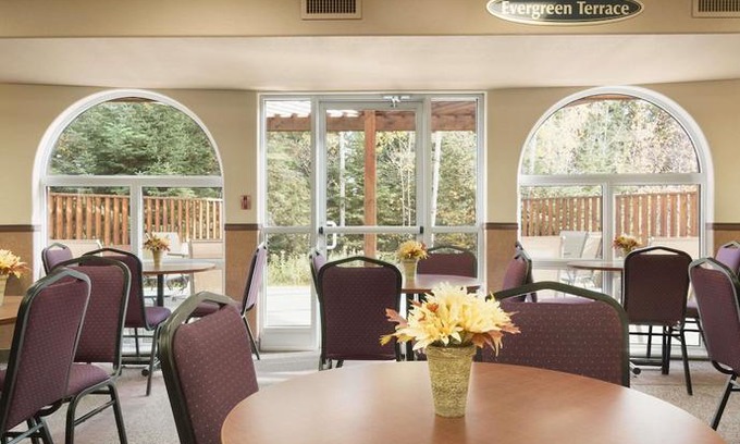 Thunder Bay Hotel | Days Inn by Wyndham Thunder Bay North