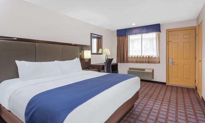 Woodbury Hotel | Days Inn by Wyndham Woodbury Long Island