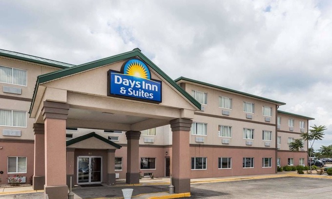 Morris Hotel | Days Inn & Suites by Wyndham of Morris