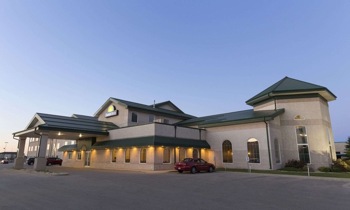Winkler Hotel | Days Inn & Suites by Wyndham Winkler