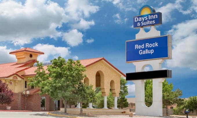 Gallup Hotel | Days Inn & Suites by Wyndham Red Rock-Gallup