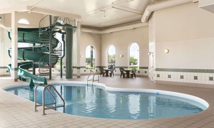 Winkler Hotel | Days Inn & Suites by Wyndham Winkler