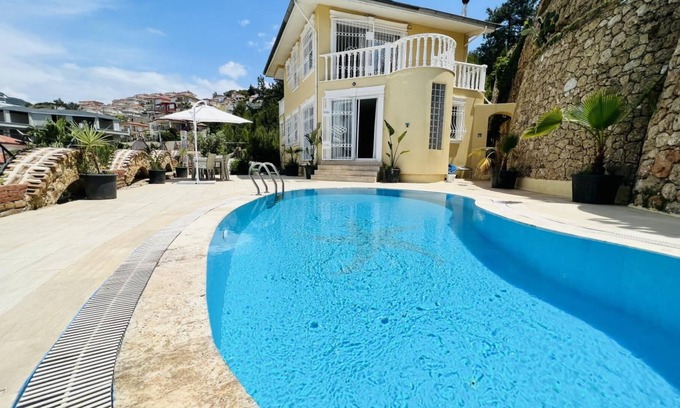 Kargicak Villa | Dazzling Villa with Private Pool in Alanya