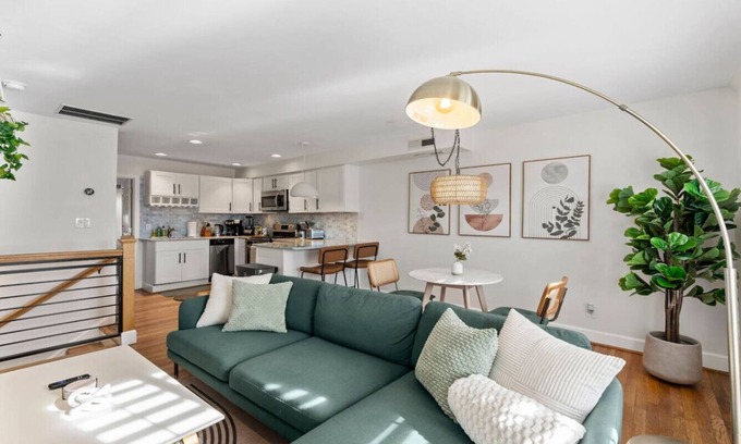 Shaw House | DC Boho Loft | Top Floor Cozy 1BR/1BA by DCottage