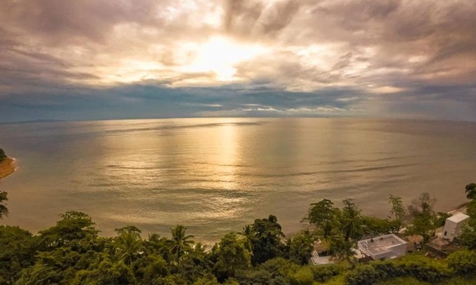 Langowan Resort | De BOUGENVILLE Tulap Beach Front