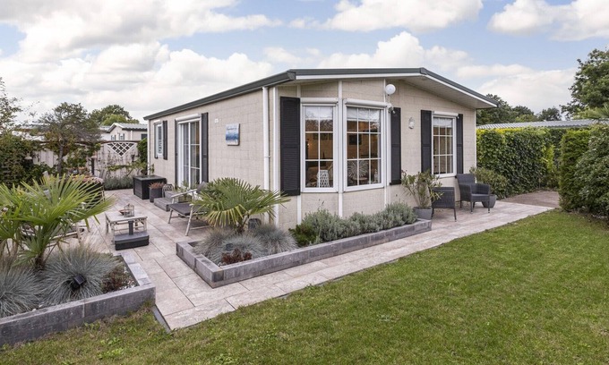Goedereede Ski Chalet | De Goede Ree 14 spacious chalet near the Northsea