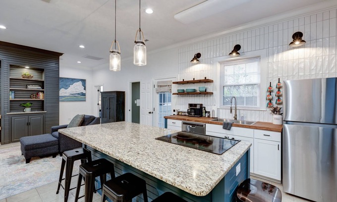 Winston - Salem House | Deacon Stays: The Cottage - Walk to WFU