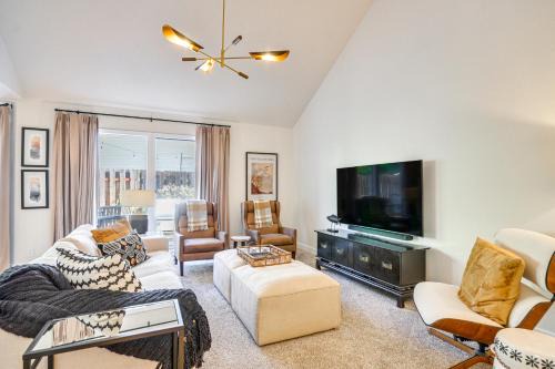 Beaverton House | Deck and Gas Fire Pit Gorgeous Home in Beaverton!