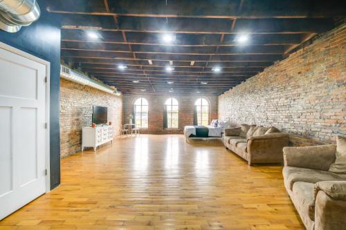 Hannibal Apartment | Deck and River View Loft in Downtown Hannibal