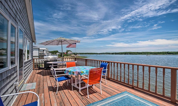 Wareham Center Cottage | Deck & Beach Access: Waterfront Cape Cod Cottage