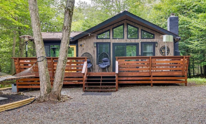 Gouldsboro House | Deck, Fire Pit and Sauna Big Bass Lake Getaway!