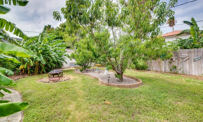 Port Isabel Cottage | Deck, Fire Pit & Grill: Port Isabel Home!