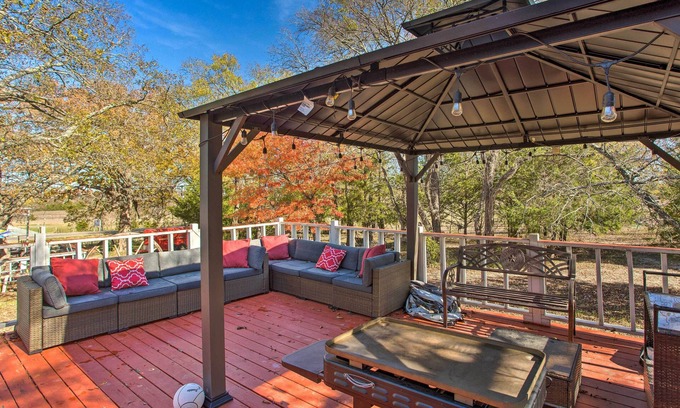 Westminster Cottage | Deck, Grill & Yard: Pet-Friendly Van Alstyne Gem!
