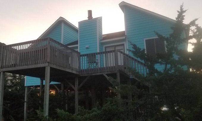 Salvo Cottage | DECK OCEAN VIEWS; HOT TUB, GREAT RATES ! n