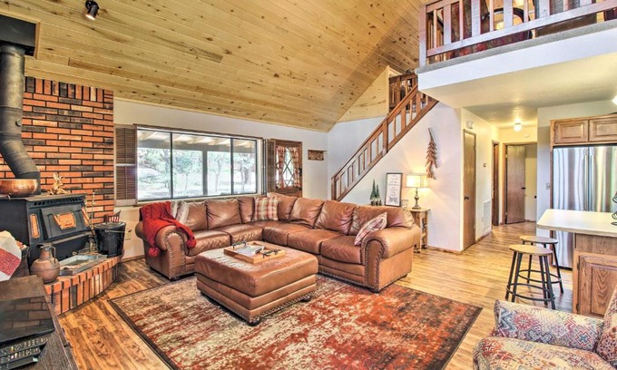 Overgaard House | Deck, Porch and Grill Heber-Overgaard Getaway!