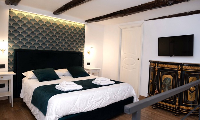 Montecalvario Apartment | Decuman Apt + Balcony city view - Old town - metro - city center