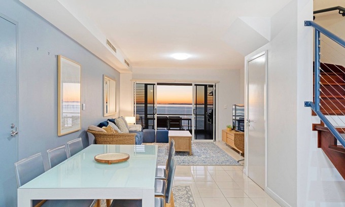 Brisbane Waterfront House | Deep Blue 13 Apartment Moreton island