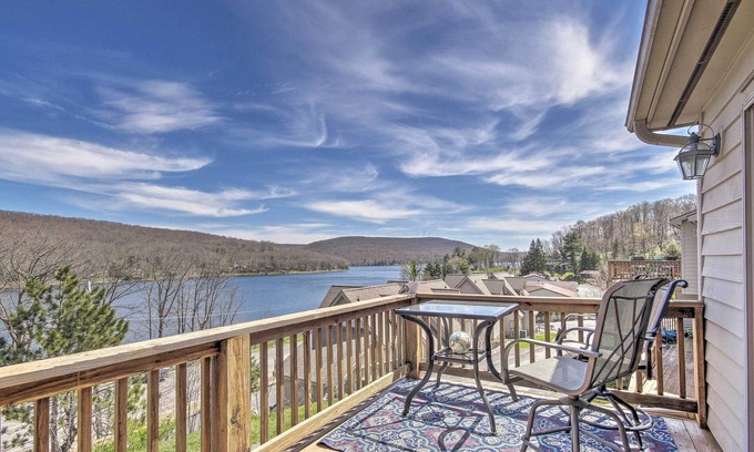 Thayerville House | Deep Creek Lake Townhome w/Deck & Water Views