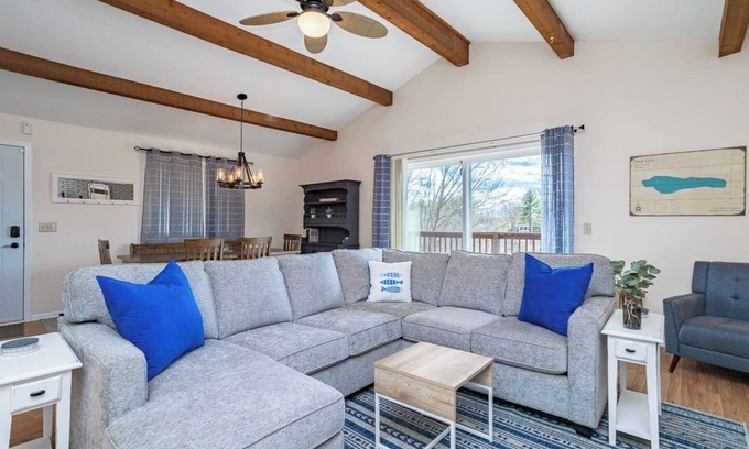 Oxford House | Deep Lake: 3/2 home, 25 min to WI Dells, Kayak, Dog friendly