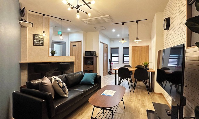 Nishinari House | Deep Osaka! A Running Lamp 2 minutes from the station! Ideal location for sightseeing in Namba & USJ Osaka! Up to 6 people are allowed at the same price