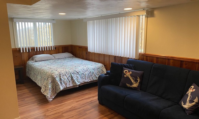 Geneva-on-the-Lake Apartment | "Deja Blue" unit 5, 1 Bdrm, lower-level apartment on Lake
