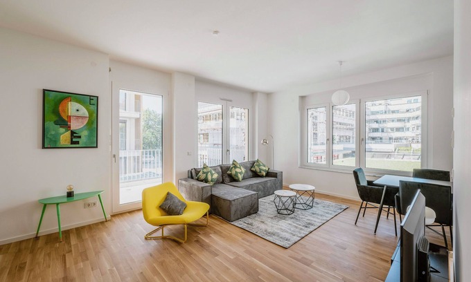 Boeblingen Apartment | Delightful 3 Room Apart. ETRO I Centre I Balcony I Family-friendly I Homeoffice