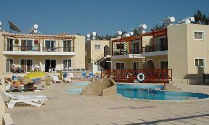 Universal Apartment | Delightful Apartment with Shared Pool - TV, Wifi, AC - Modern and Well Equipped