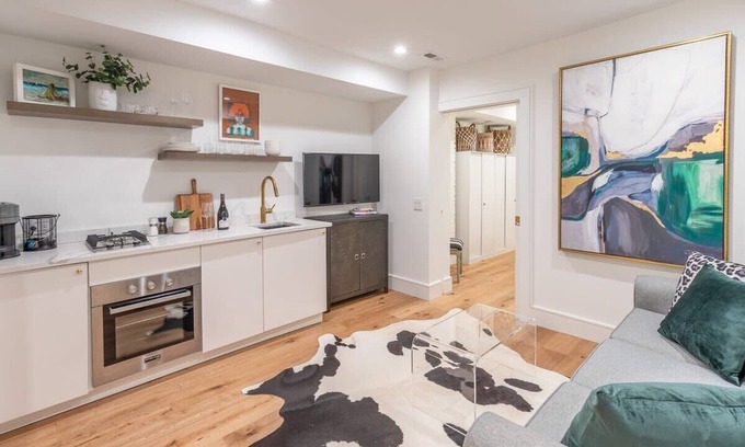 Dupont Circle Apartment | Delightful Apt in the Heart of Dupont!