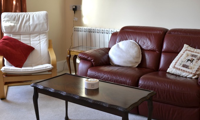 Bampton Apartment | Delightful cozy Devon home, near shops, pub, country walks and beautiful Exmoor
