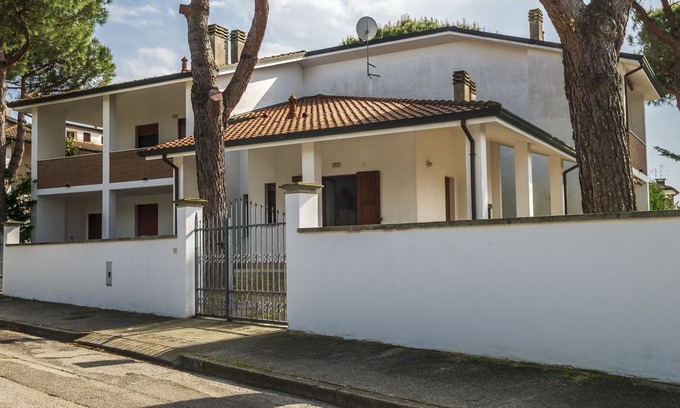 Lido di Volano House | Delightful Holiday Home in Lido di Volano near Sea
