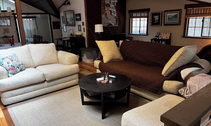 Hacienda House | Delightful house among the redwoods with WiFi in charming Forestville