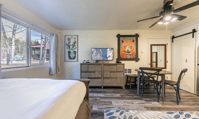 Truckee Condo | Delightful Studio w/Kitchenette #111 at Donner Lake Village