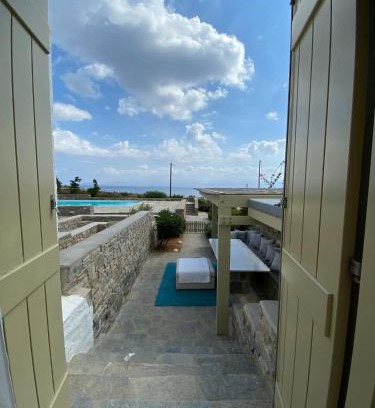 Chrissi Akti Apartment | Delta Apartment with Sea View and Pool
