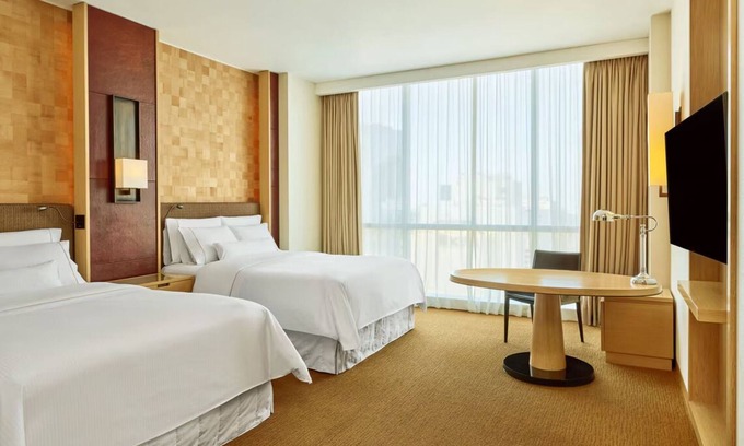 San Isidro Centro Financiero Hotel | Deluxe 2 Camas at The Westin Lima Hotel & Convention Center! Onsite Pool!