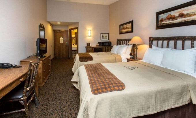 Onalaska Hotel | Deluxe 2 Queen, Stoney Creek Kansas City, Near Lake, 2 Pools | 2 Units