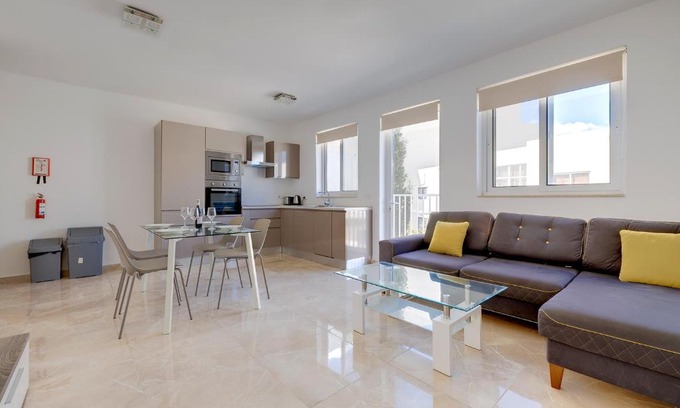 Swieqi Apartment | Deluxe Apartment steps to St George's Bay